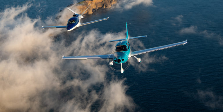 Flight School Los Angeles Cirrus Aircrafts fly over Catalina Island